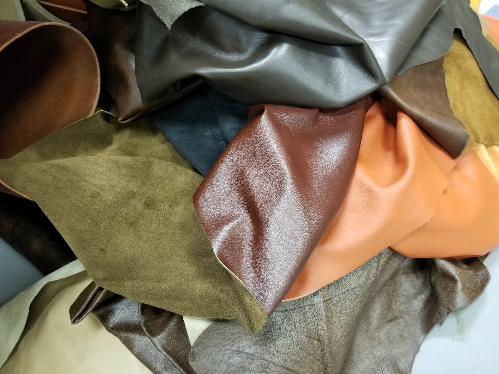 1 lb Bulk Scrap Leather Trimmings, Cowhide Remnants, Premium Leather 1 lb Bulk Scrap Leather Trimmings, Cowhide Remnants, Premium Leather