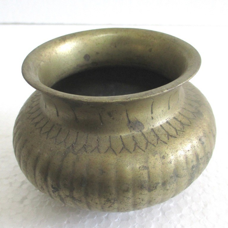 ANTIQUE ISLAMIC MUGHAL OR INDIAN BRASS POT FINE DESIGN 18c