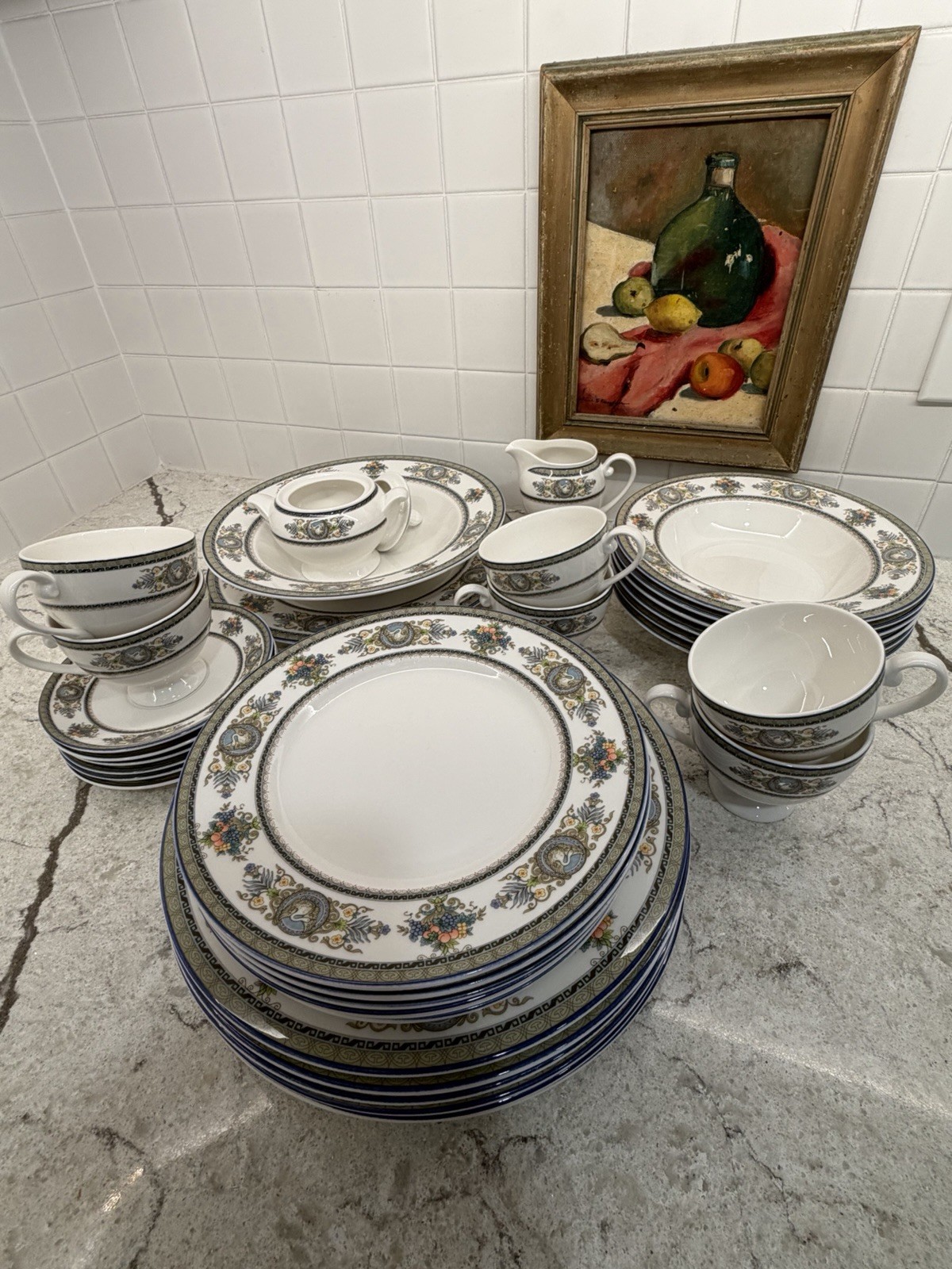 34 Pc Mikasa Victorian Crest HK305 Fine China Service For 6+ Serving Pieces