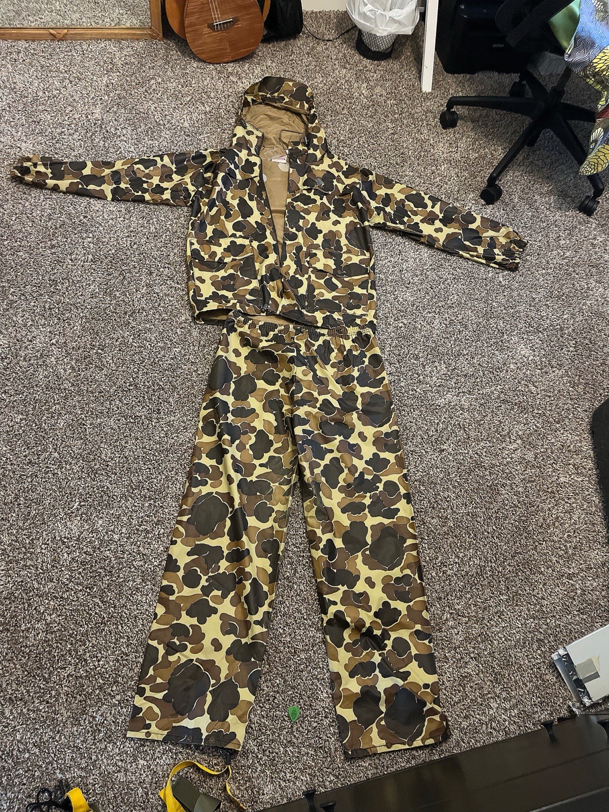 Vintage Columbia Sportswear Duck Camo Rain Coat and Pants Men\'s Size Medium