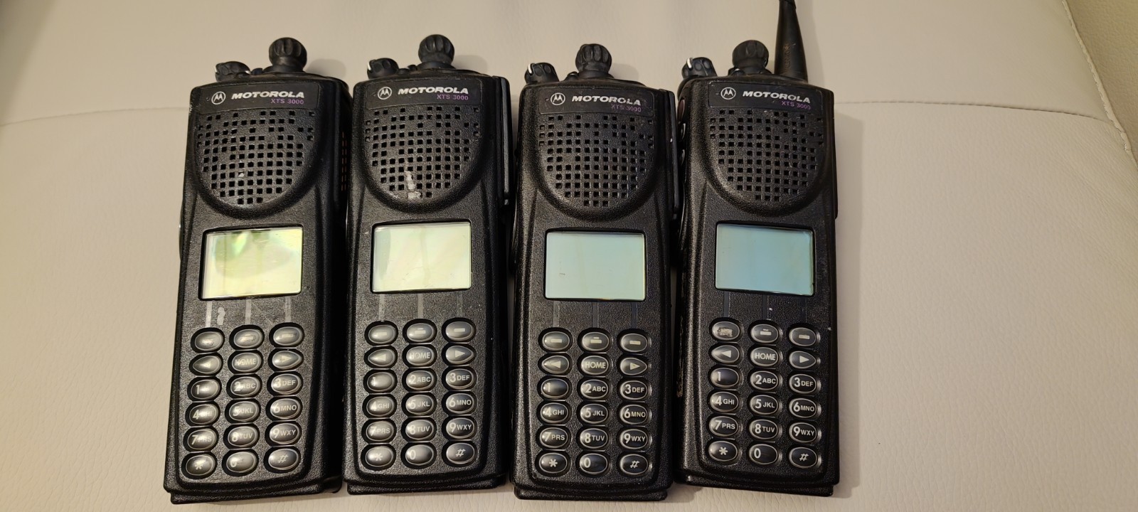Motorola XTS3000 III UHF 403-470 Mhz P25 Digital Portable Radio H09RDH9PW7BN Ham