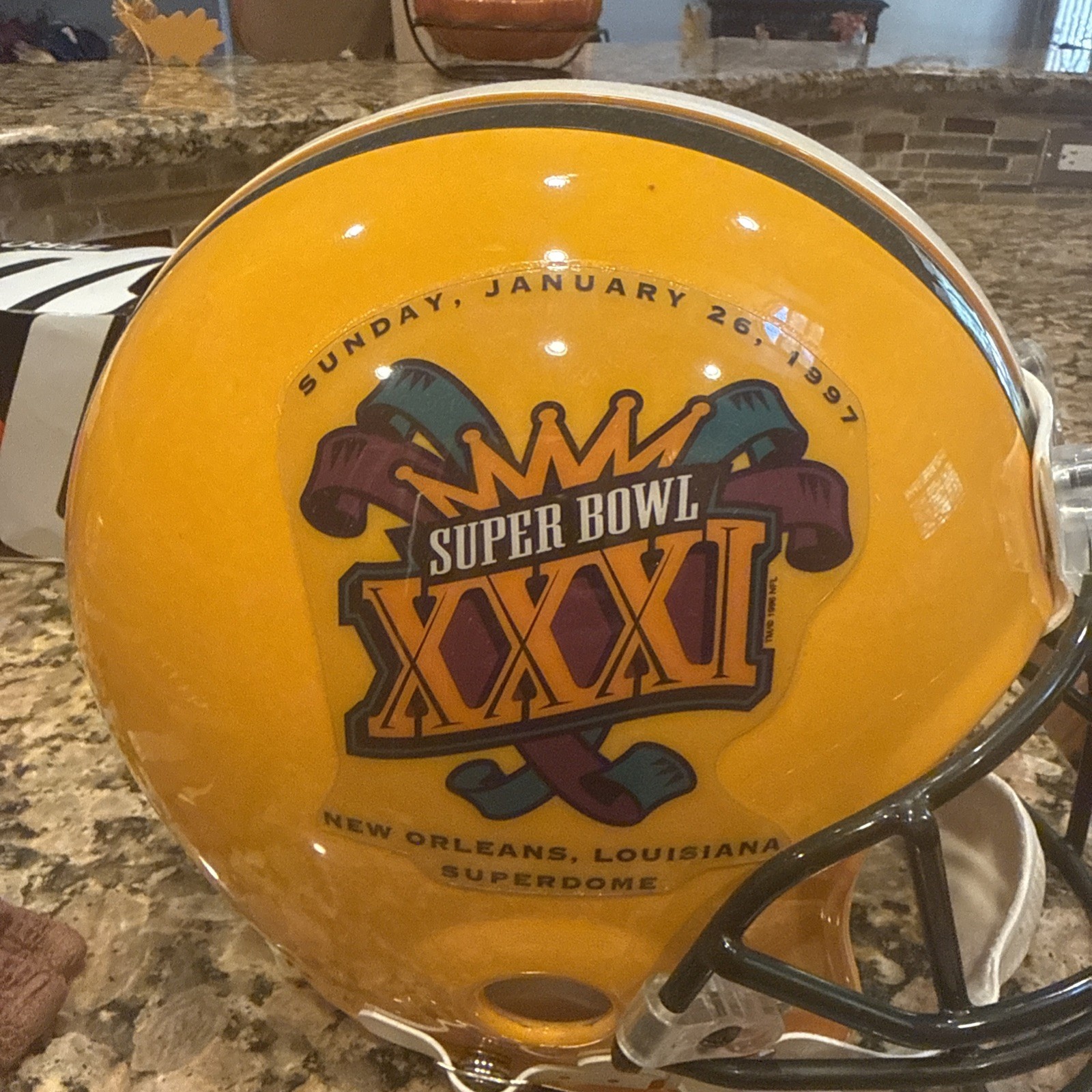 Packers Brett Favre Signed Full Size Helmet With JSA AHLOA Packers Brett Favre Signed Full Size Helmet With JSA AHLOA