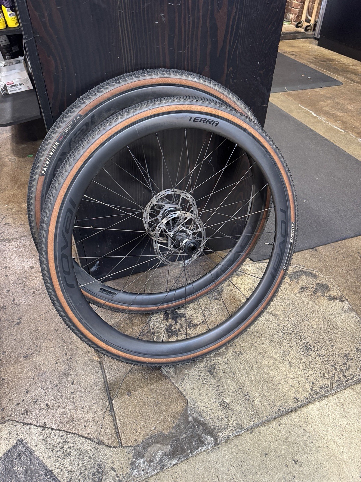 Roval Terra CL Carbon Tubeless Disc Gravel Wheelset 700c DT Swiss 350 1391g