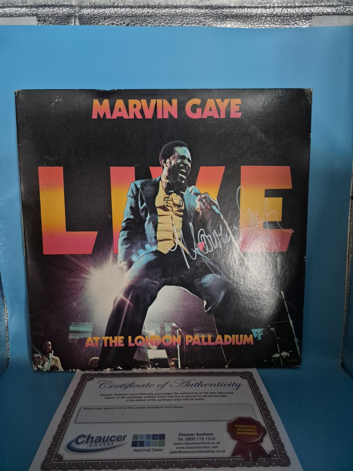 Marvin Gaye Hand Signed album cover & Vinyl Live At The London Palladium W/ LOA Marvin Gaye Hand Signed album cover & Vinyl Live At The London Palladium W/ LOA