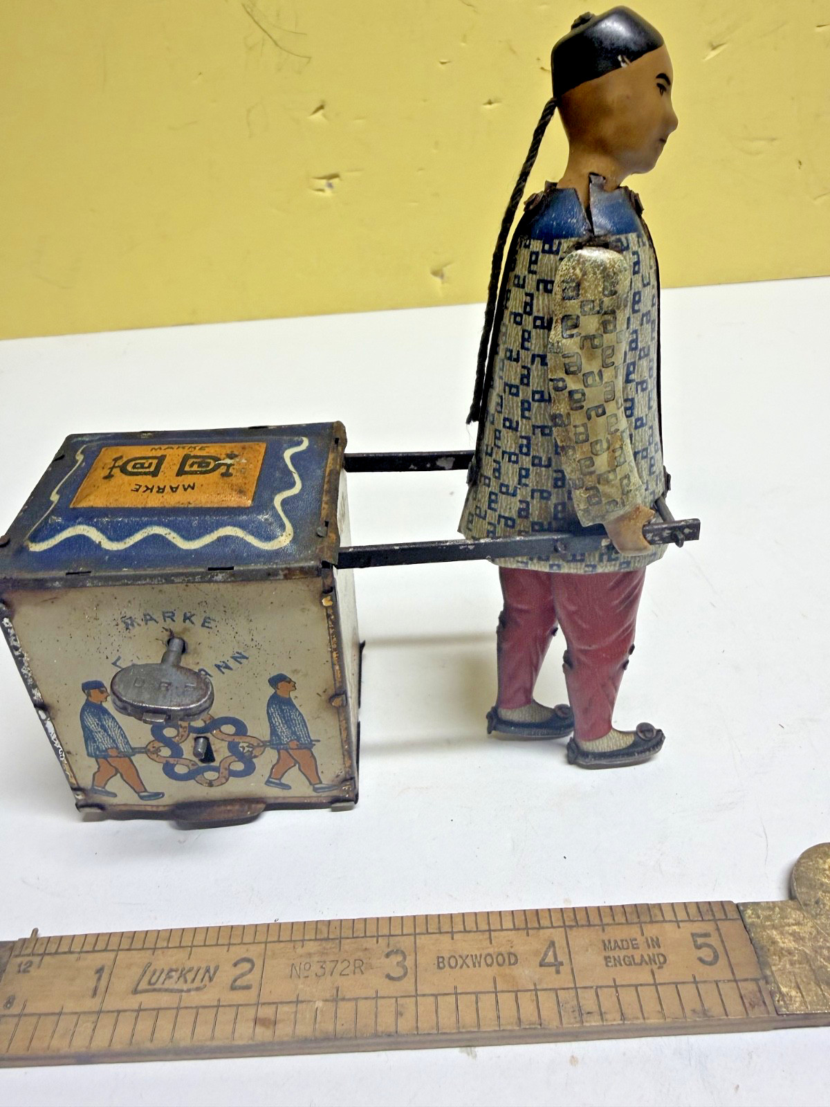 ANTIQUE MARKE LEHMANN TIN LITHO NU-NU WIND UP TOY