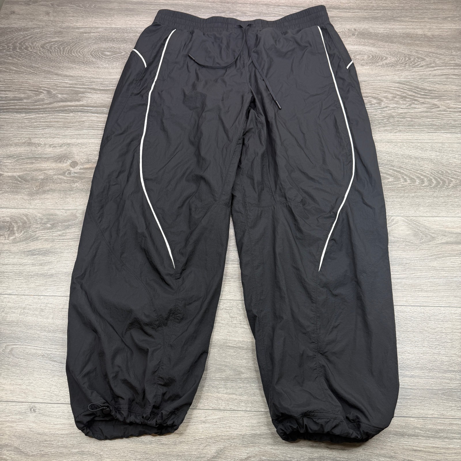 Lululemon License to Train Lightweight Joggers Womens 14 Black Baggy Parachute