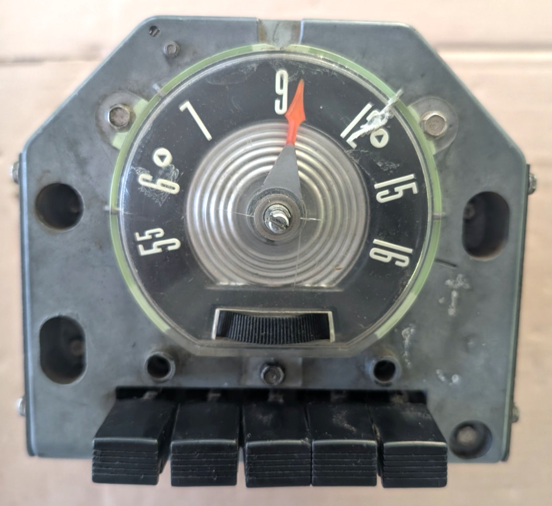 Cosmeticly Good 1956 Ford 6 Volt Philco Car Radio, Clean, Untested, no Knob Cosmeticly Good 1956 Ford 6 Volt Philco Car Radio, Clean, Untested, no Knob