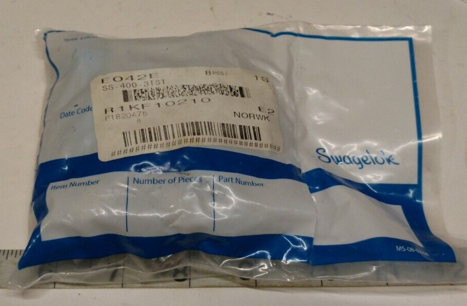 Lot of 8 SWAGELOK TEE PIPE TO TUBE SS-400-3TST