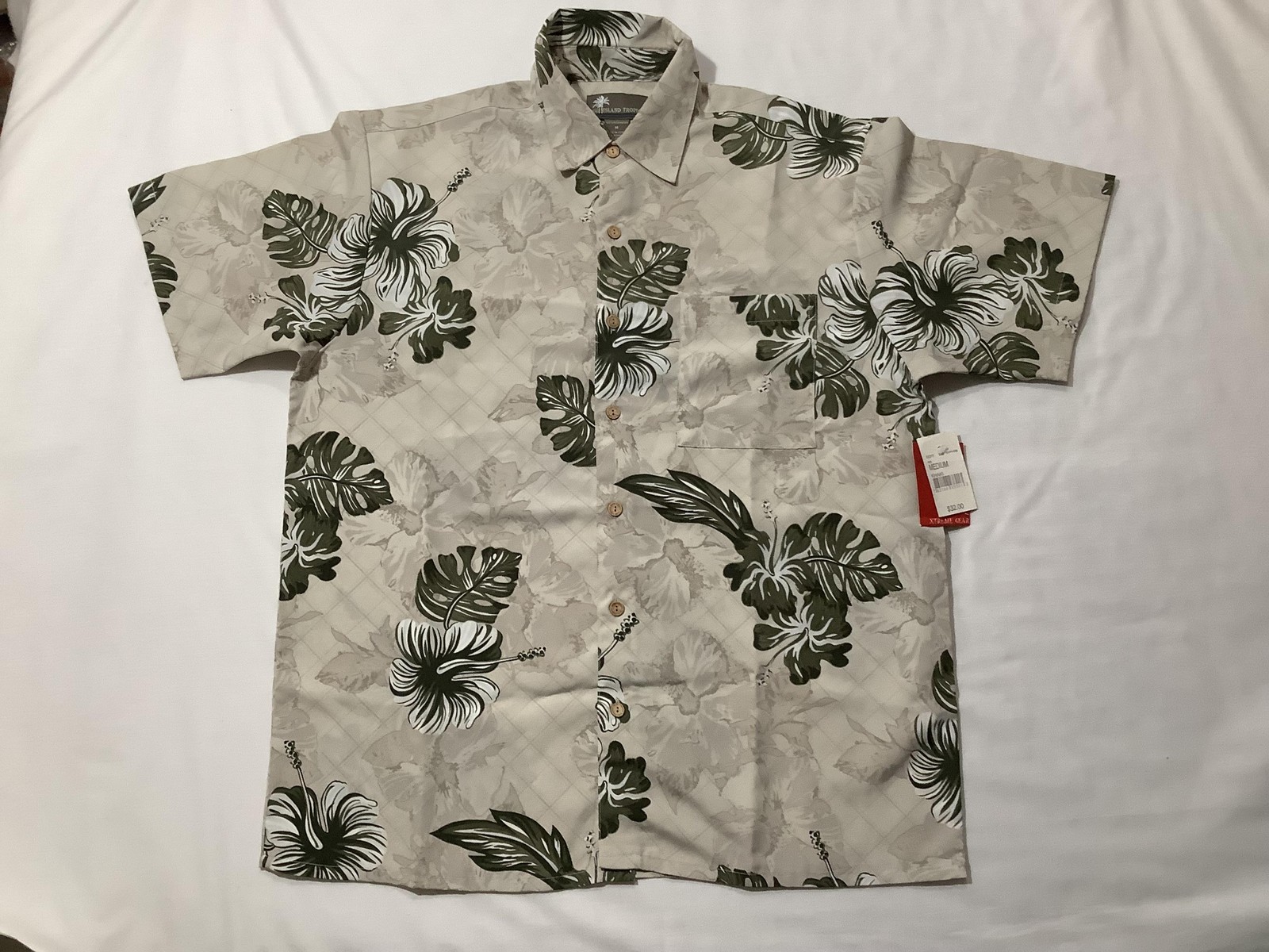 XG Island Tropics Shirt Mens Medium Beige Hawaiian Floral Short Sleeve Button Up