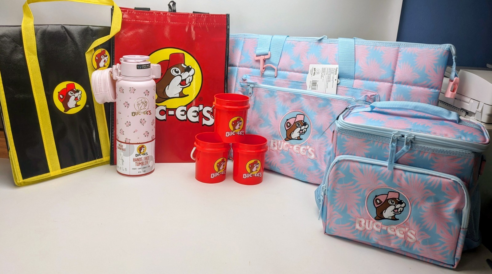 2026 Buc-ee’s Pink Hands Free Tumbler 40 Oz And Palm Bundle 2026 Buc-ee’s Pink Hands Free Tumbler 40 Oz And Palm Bundle