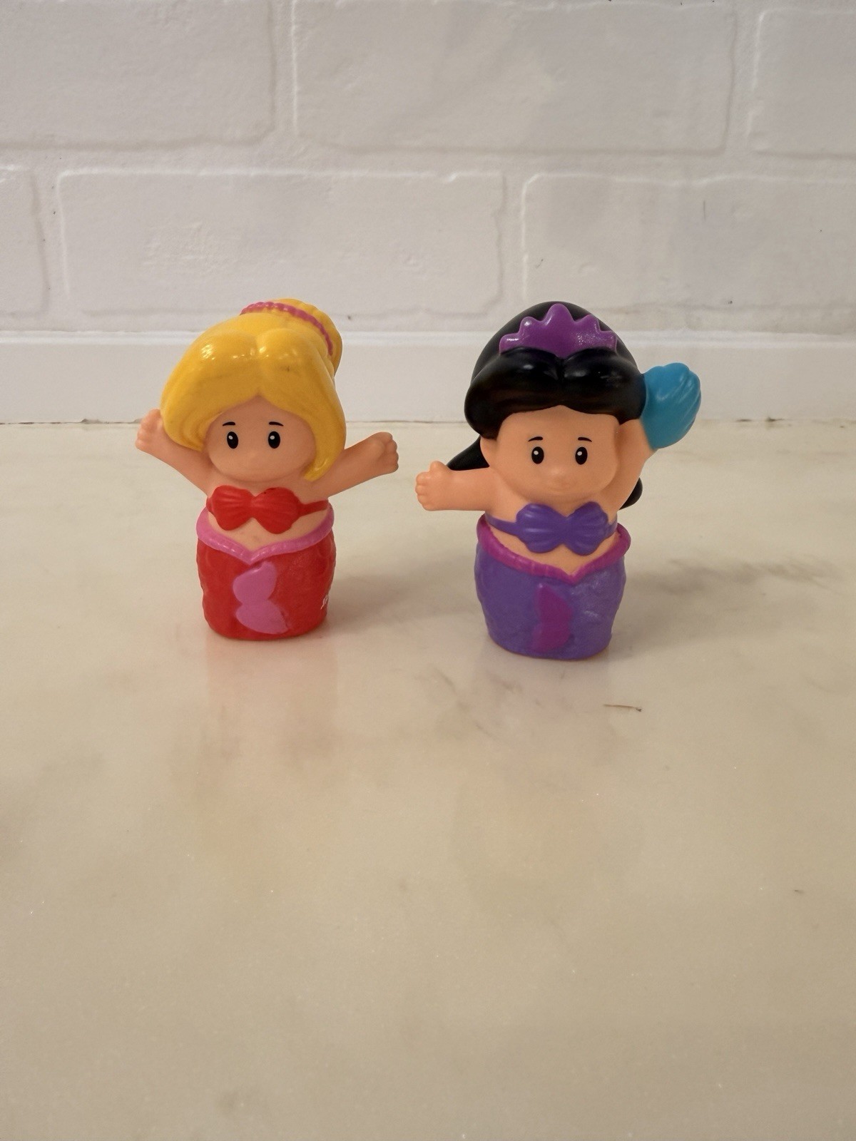 2015 Fisher-Price Little People Sisters Arista & Alana Mermaids (Little Mermaid)