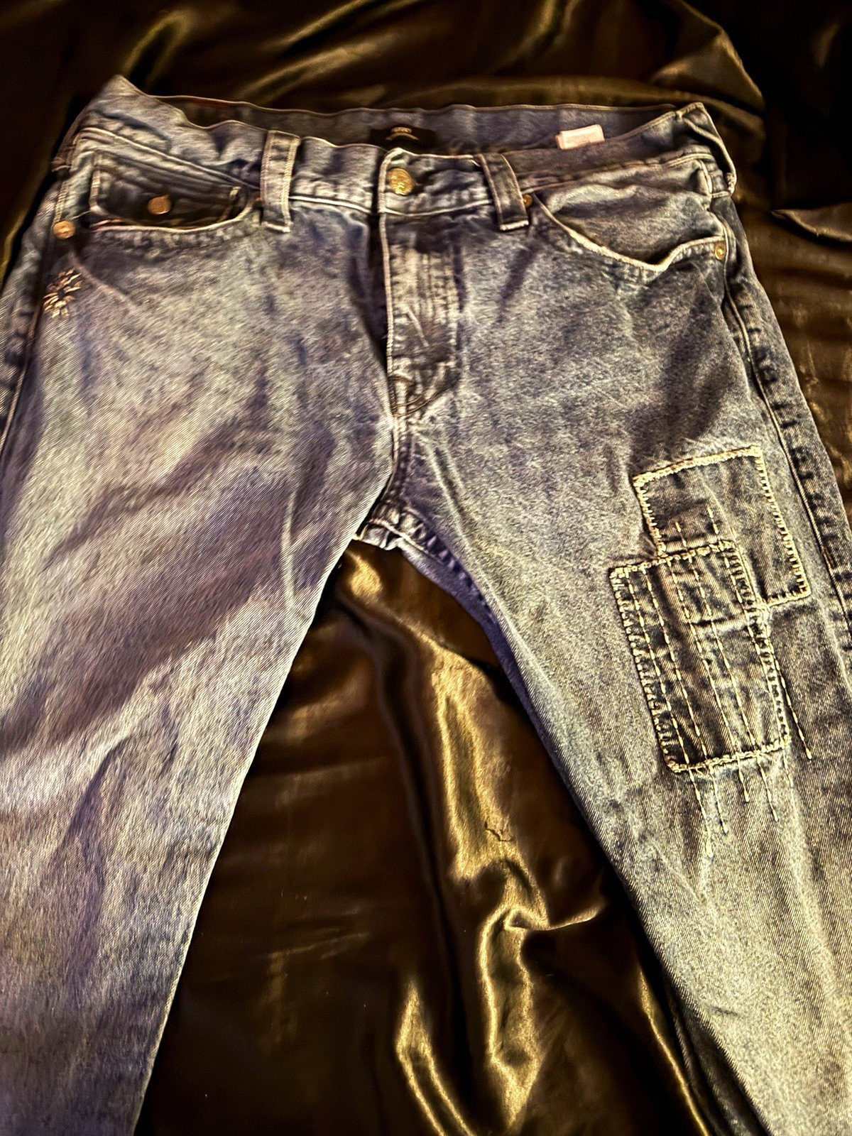 True Religion Men’s Blue Relaxed Fit Straight Denim Jeans Medium Wash Logo True Religion Men’s Blue Relaxed Fit Straight Denim Jeans Medium Wash Logo