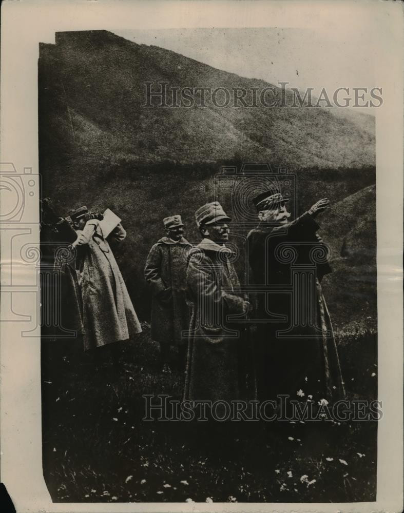 1919 Press Photo King Victor Emmanuel & Gen Joffre at battle front - nem44944