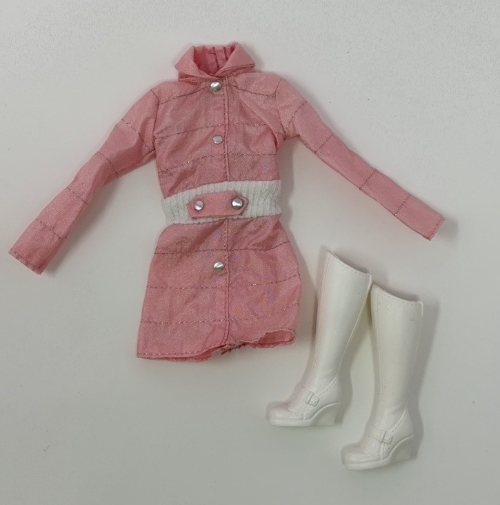 Y2K TLC BARBIE DOLL VINTAGE LOT FASHION FEVER CLOTHES TRUNK CASE