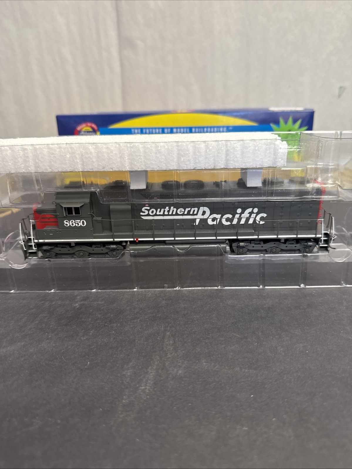 Athearn HO ATH65138 Southern Pacific SD45 8650 w/Sound