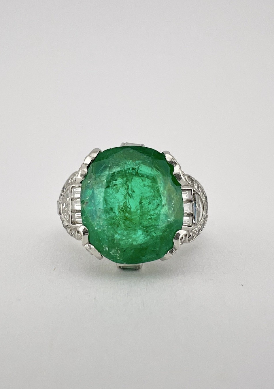 Antique Art Deco Platinum 5.00ct + Vivid Green Emerald & Diamond Women\'s Ring