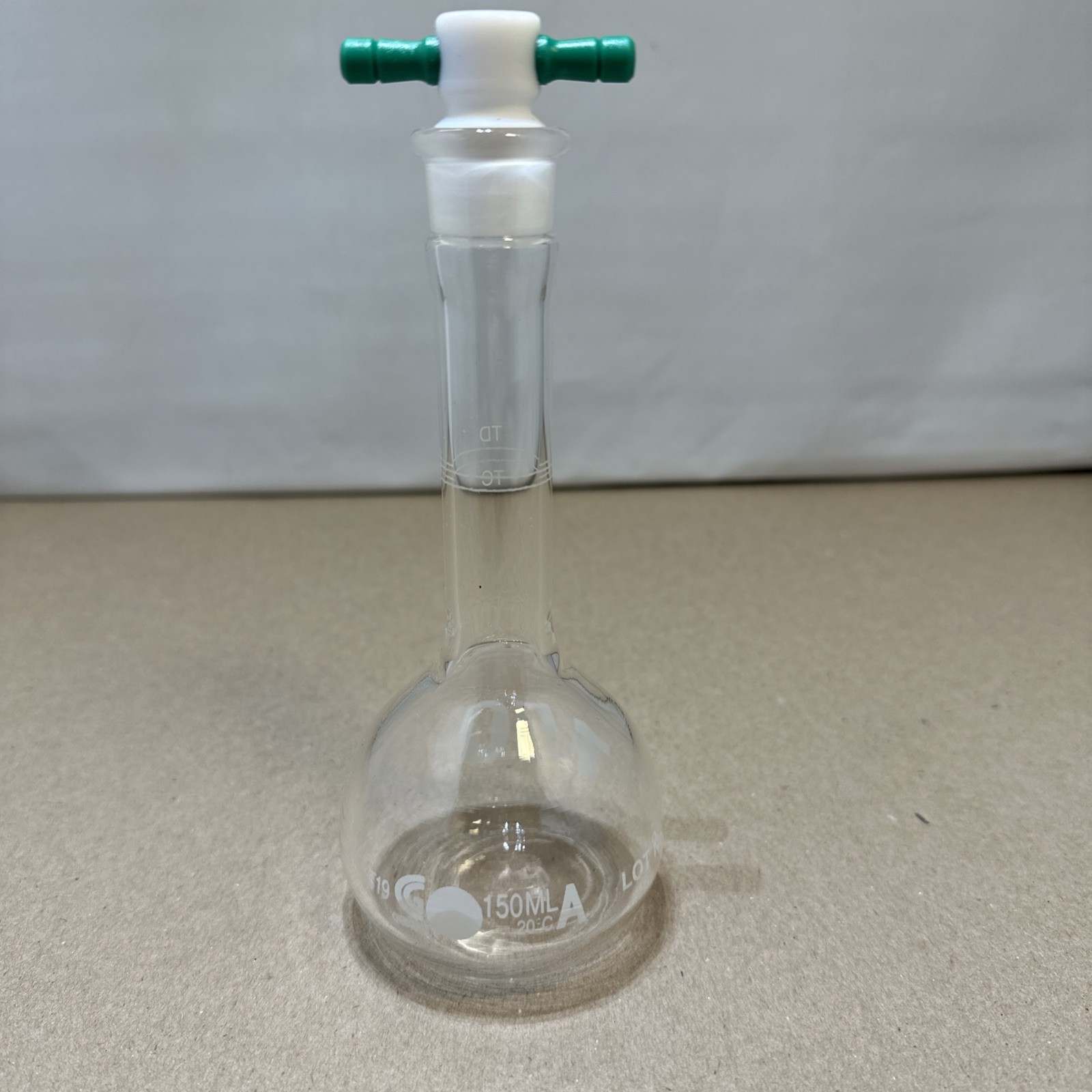Chemglass Volumetric Flask 150 ml Class A Wide Mouth with PTFE Stopper Chemglass Volumetric Flask 150 ml Class A Wide Mouth with PTFE Stopper