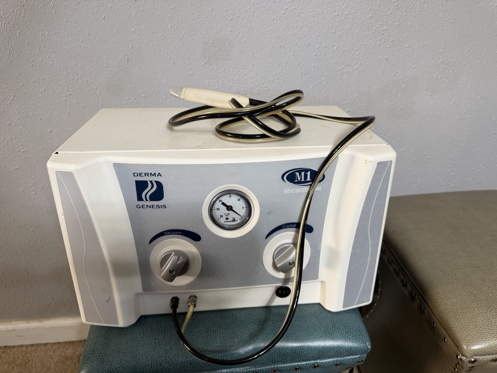 AS-IS/FOR PARTS-Derma Genesis- Microdermabrasion System M1 Partial working