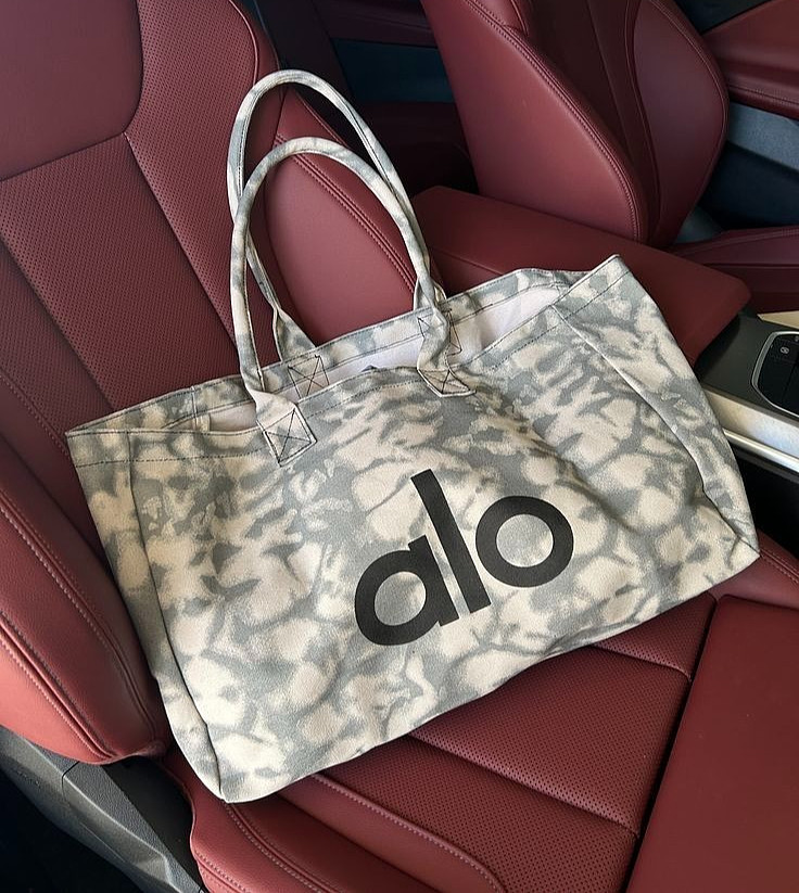ALO Yoga Gray Tie Dye Canvas Tote Bag Large Gym Travel Bag NWT Authentic Trendy