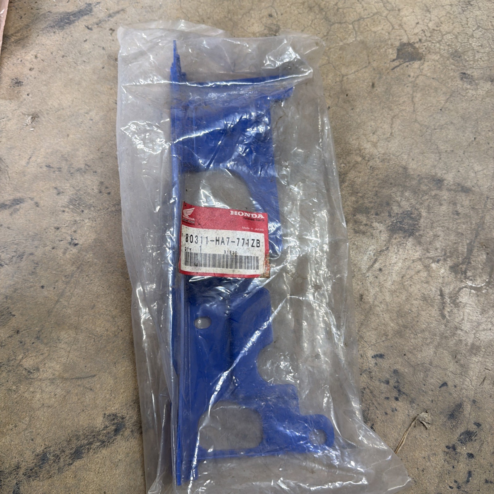 Nos 1987-1989 Honda Foreman 350D OEM Tool Box Lower Plate  80311-HA7-771ZB Blue