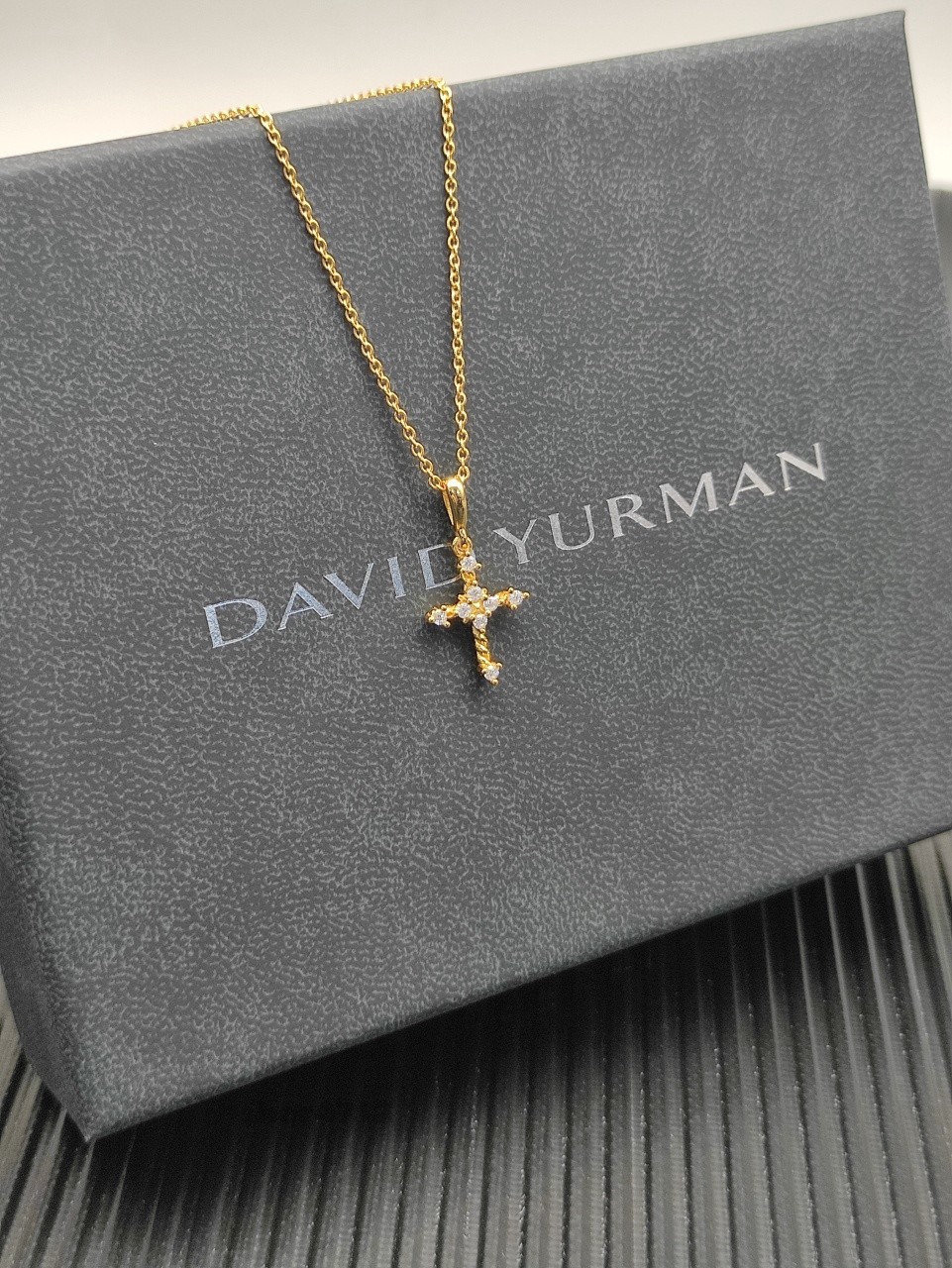 Gift Gold David Diamond Small Modern Cross Pendant Necklace with Pouch