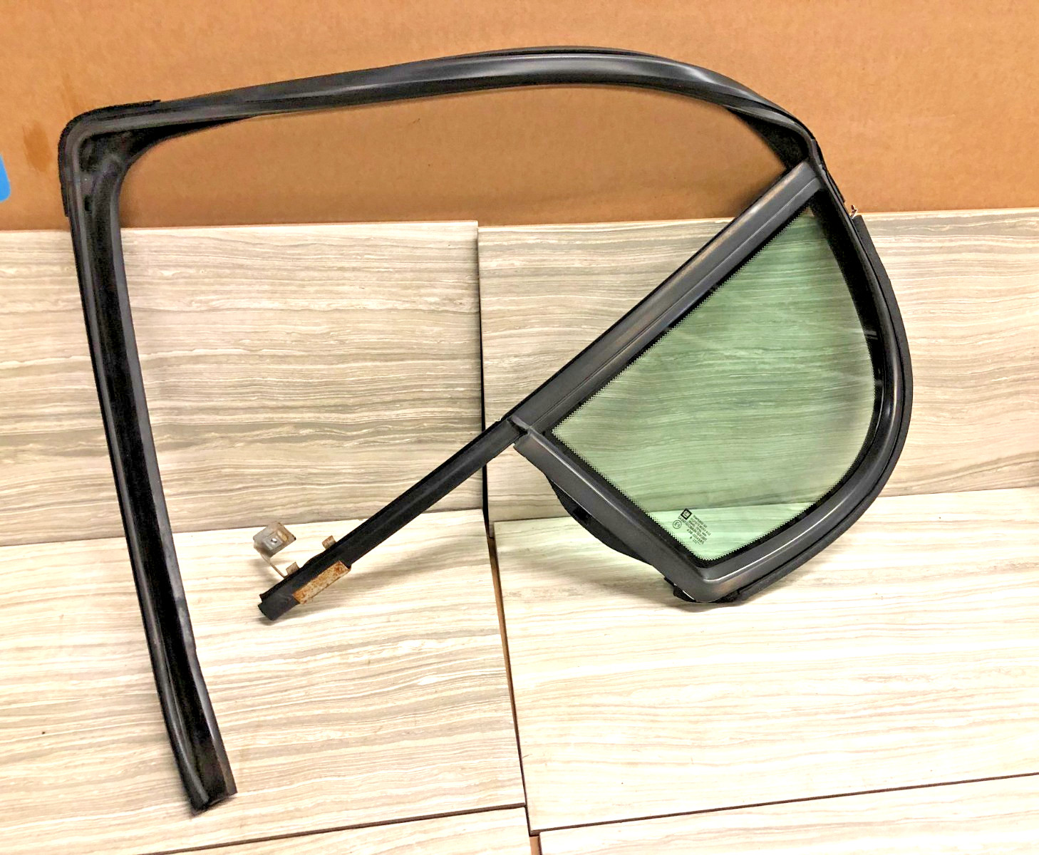 2009 chevy cobalt door vent window glass ( driver left rear ) 2005-2010 2009 chevy cobalt door vent window glass ( driver left rear ) 2005-2010