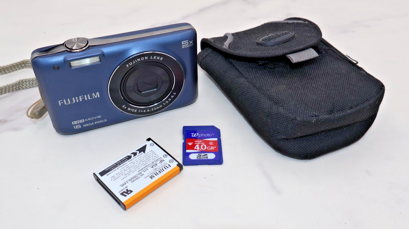 FUJIFILM FinePix JX665 16MP Digital Camera  Blue TESTED AND WORKING w SD card