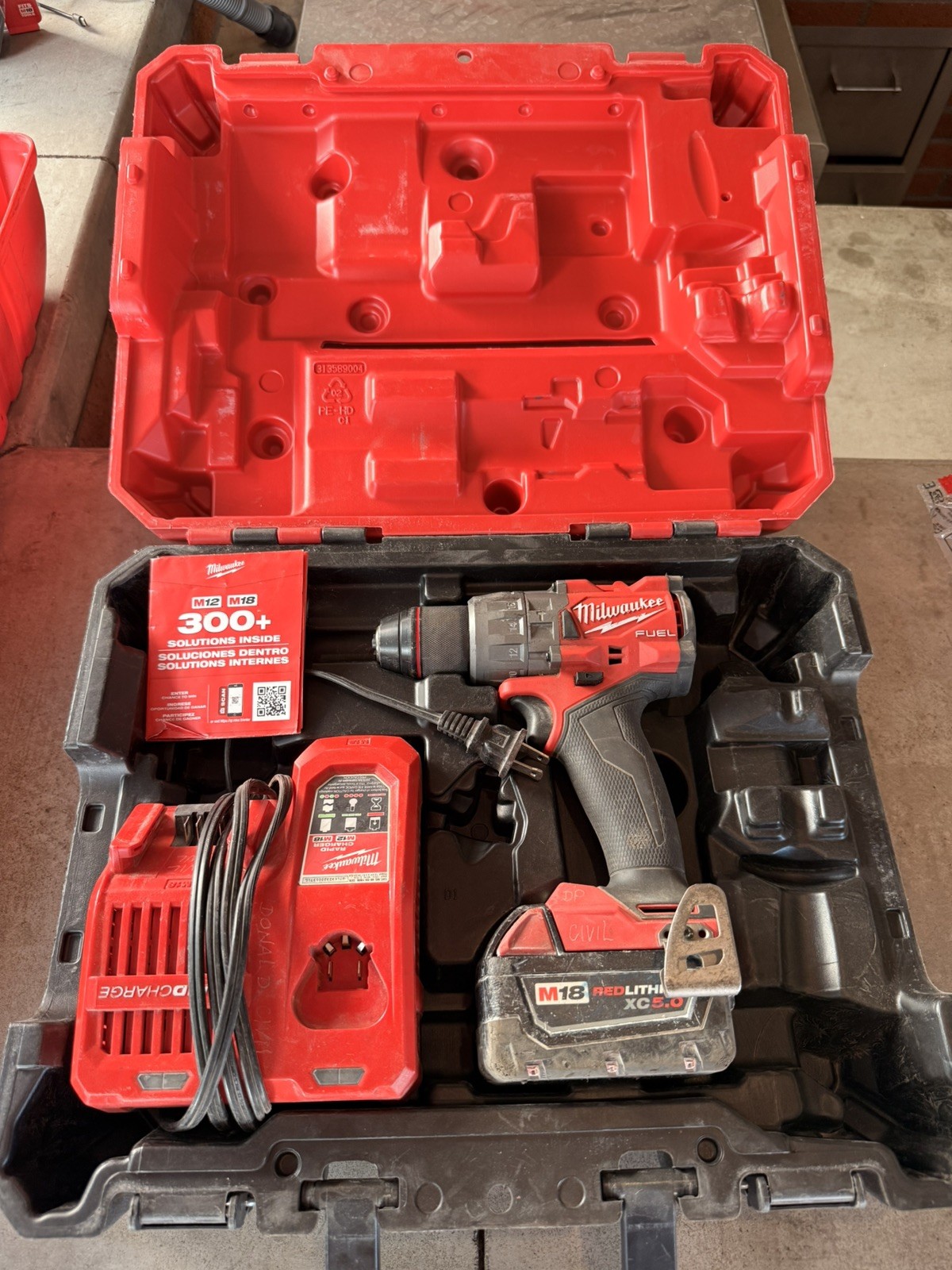 Milwaukee Electric - Variable Speed M18 Fuel. 1/2 Hammer Drill-Driver KIT