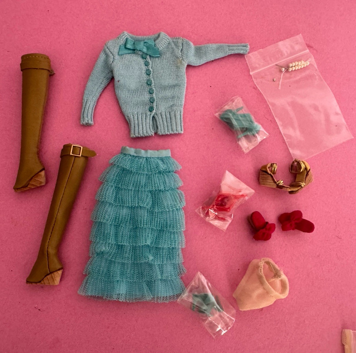 2004 – Masterstroke Canada Inc. – DRESSMAKER DETAILS COUTURE – FEET FIRST