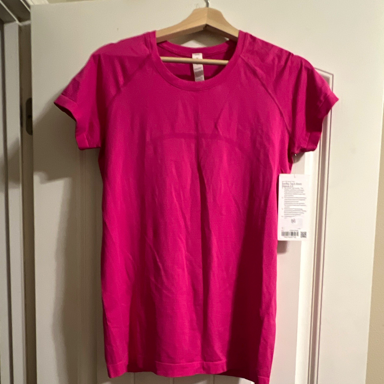 lululemon Women\'s Swiftly Tech 2.0 Seamless Breathable Tee, Pink 10 lululemon Women\'s Swiftly Tech 2.0 Seamless Breathable Tee, Pink 10