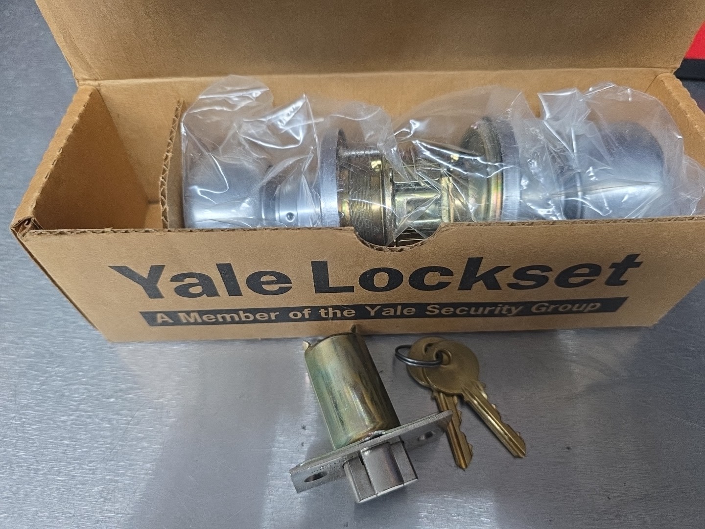 Vintage Yale Brushed Nickel 5400 Series Passage Lockset 5407 LF 26D With 2 Keys Vintage Yale Brushed Nickel 5400 Series Passage Lockset 5407 LF 26D With 2 Keys