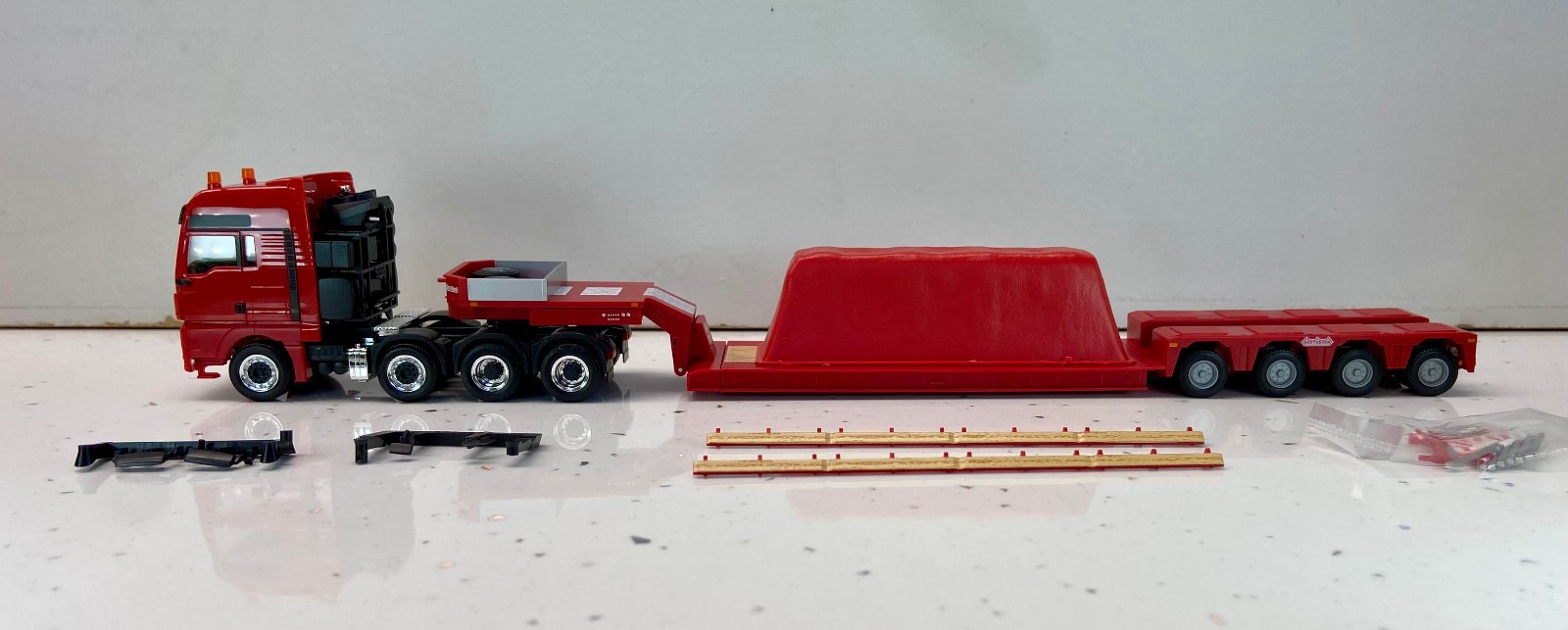 HERPA MAN 8 X 4 V8 TRUCK WITH NOTTEBOOM 4-AXLE PENDEL-X EURO LOW-LOADER H0 1/87