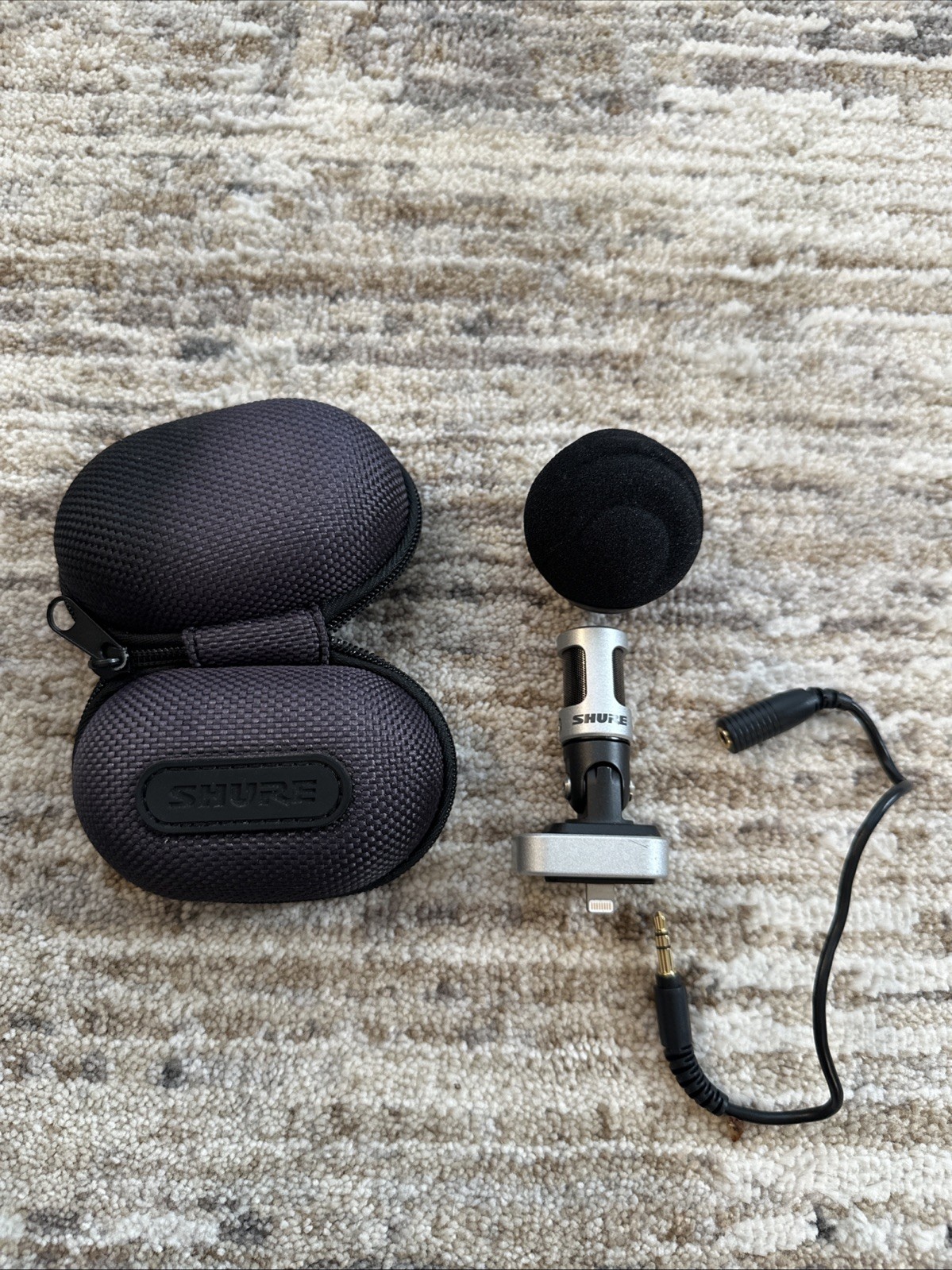 Shure MV 88 Digital Plug-In Stereo Condenser Microphone Apple Black W/ Case Shure MV 88 Digital Plug-In Stereo Condenser Microphone Apple Black W/ Case