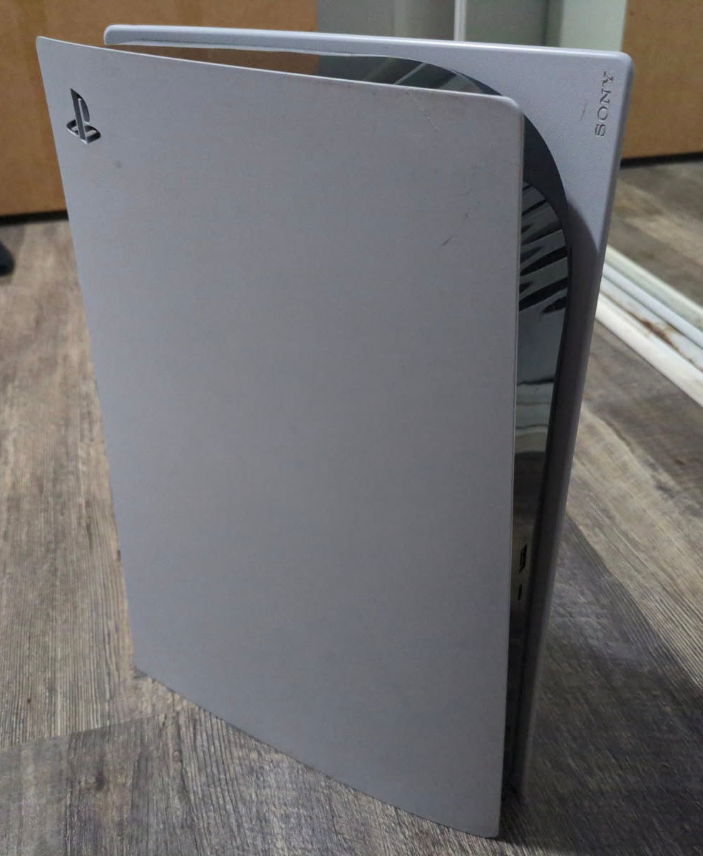 Broken Sony PlayStation 5 Console For Parts - See description Broken Sony PlayStation 5 Console For Parts - See description