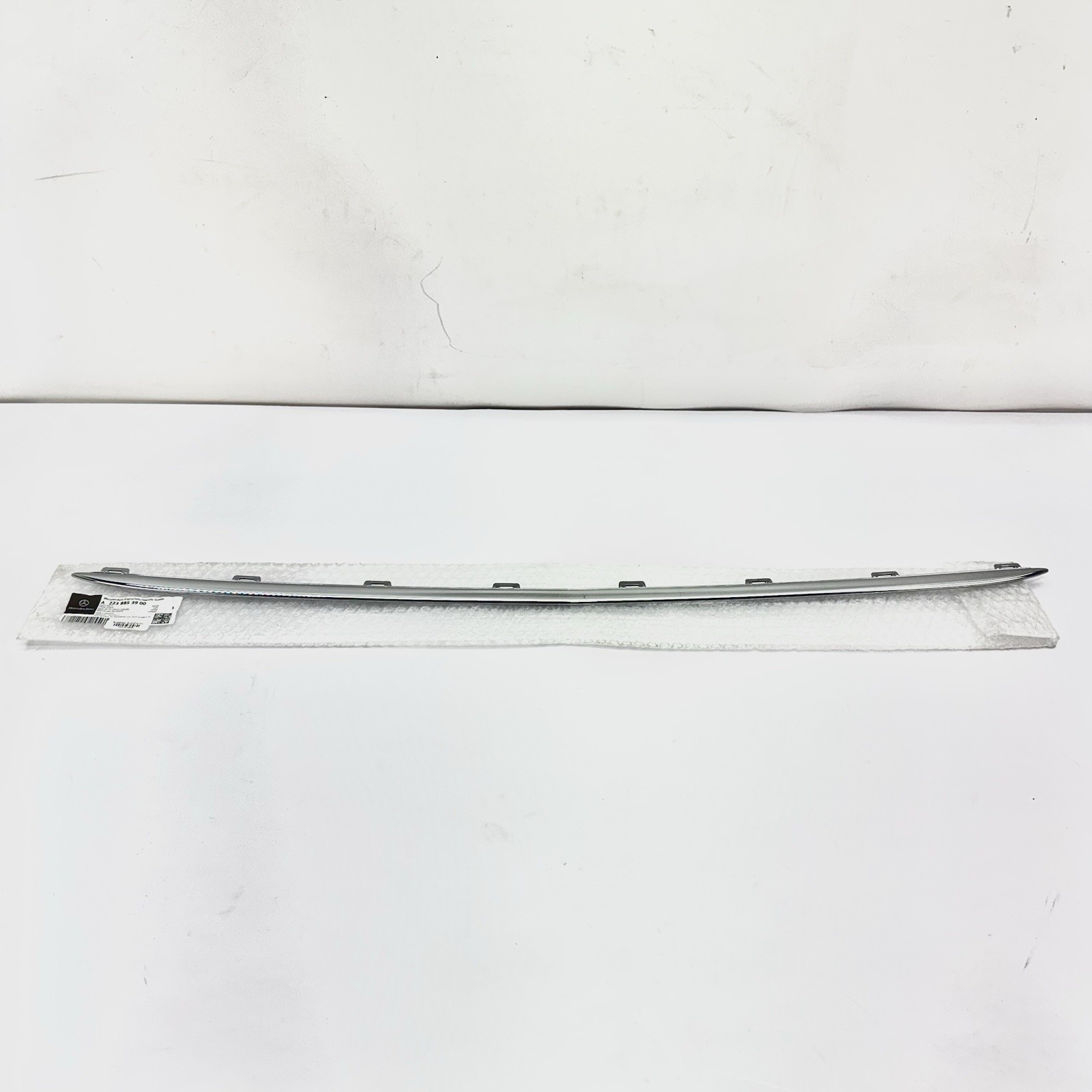 2021-2024 MERCEDES-BENZ S W223 FRONT BUMPER CENTER LOWER MOLDING A2238853900 2021-2024 MERCEDES-BENZ S W223 FRONT BUMPER CENTER LOWER MOLDING A2238853900