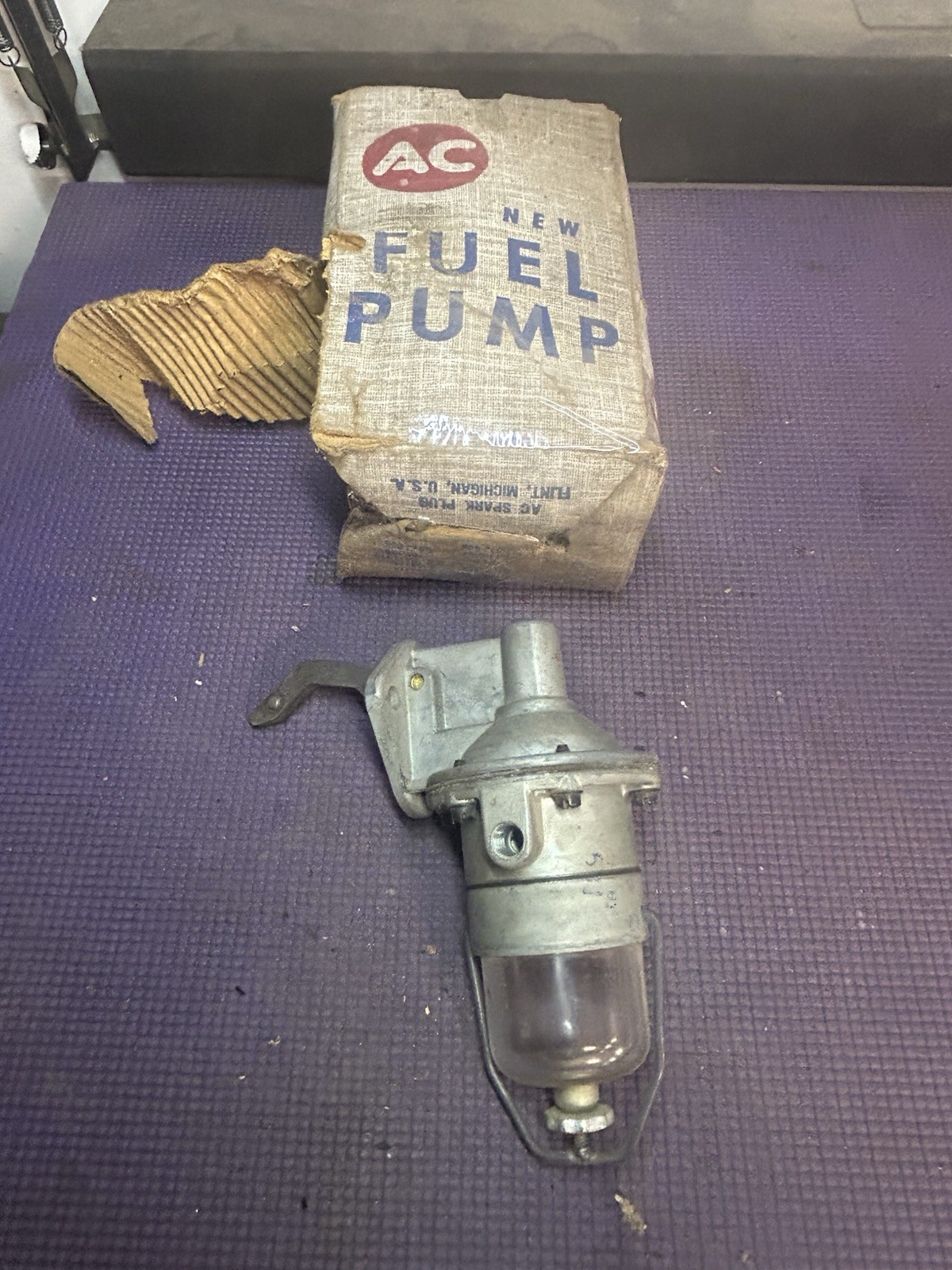 1950-1957 1960-1962 IHC 6 Cylinder Truck New Old Stock 4459 Fuel Pump 6441050 AC