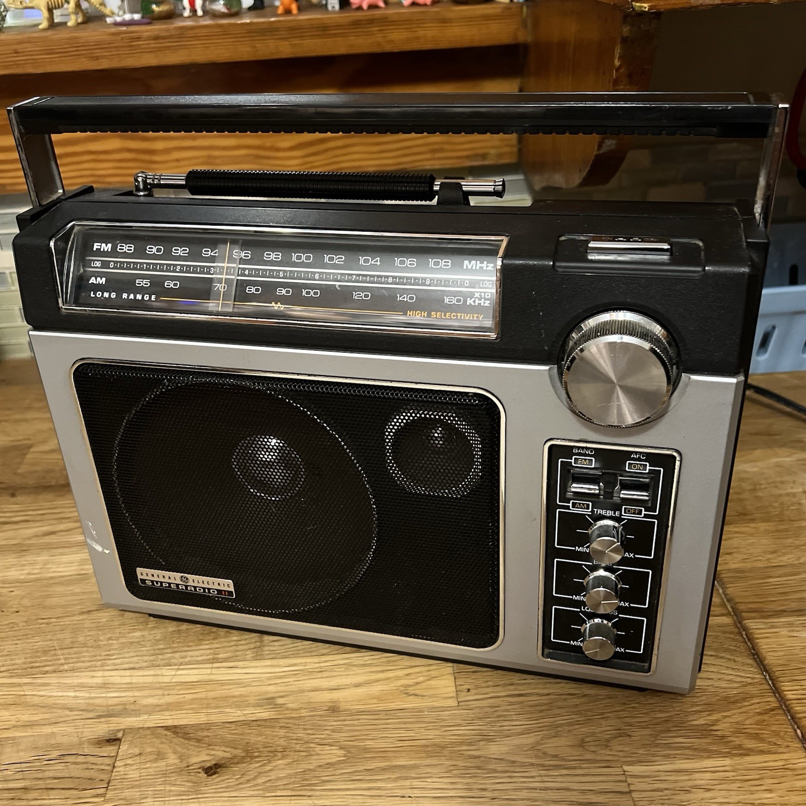 Vintage General Electric Super Radio II GE Long Range Retro 70s 80s AM/FM Works