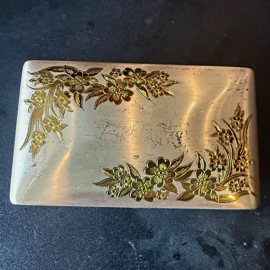 Vintage Elgin American Gold-Tone Floral Compact Mirror w/ Lipstick Holder. Vintage Elgin American Gold-Tone Floral Compact Mirror w/ Lipstick Holder.