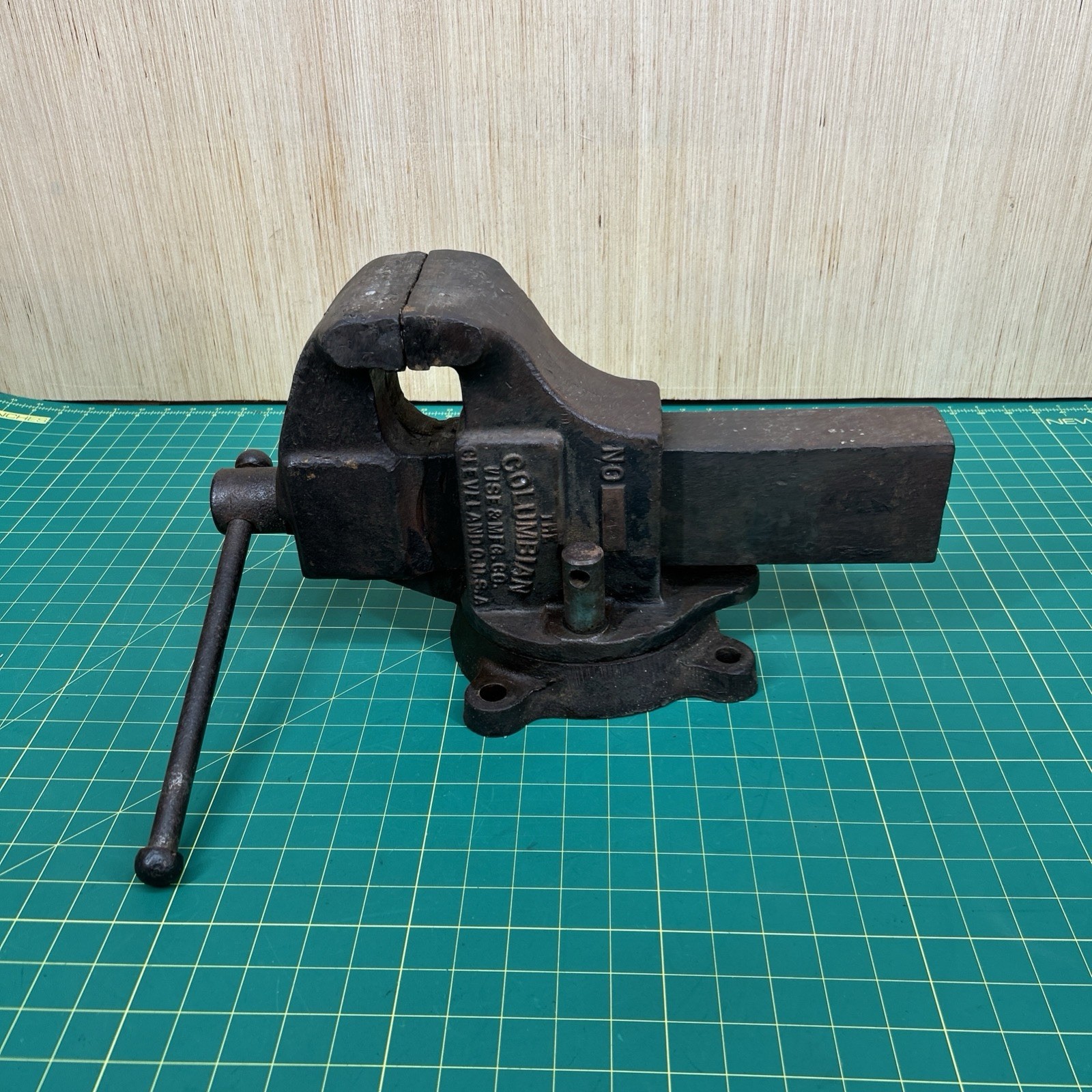Vintage Columbian 604 1/2 Bench Vise 4 1/2\