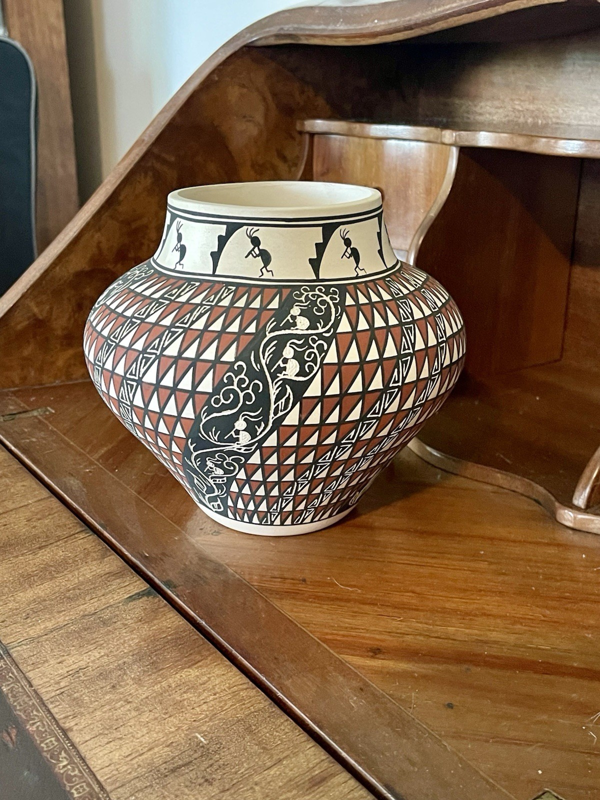 Stunning Native American Acoma N.M. Polychrome Jar Signed I. Chino. Gorgeous Stunning Native American Acoma N.M. Polychrome Jar Signed I. Chino. Gorgeous