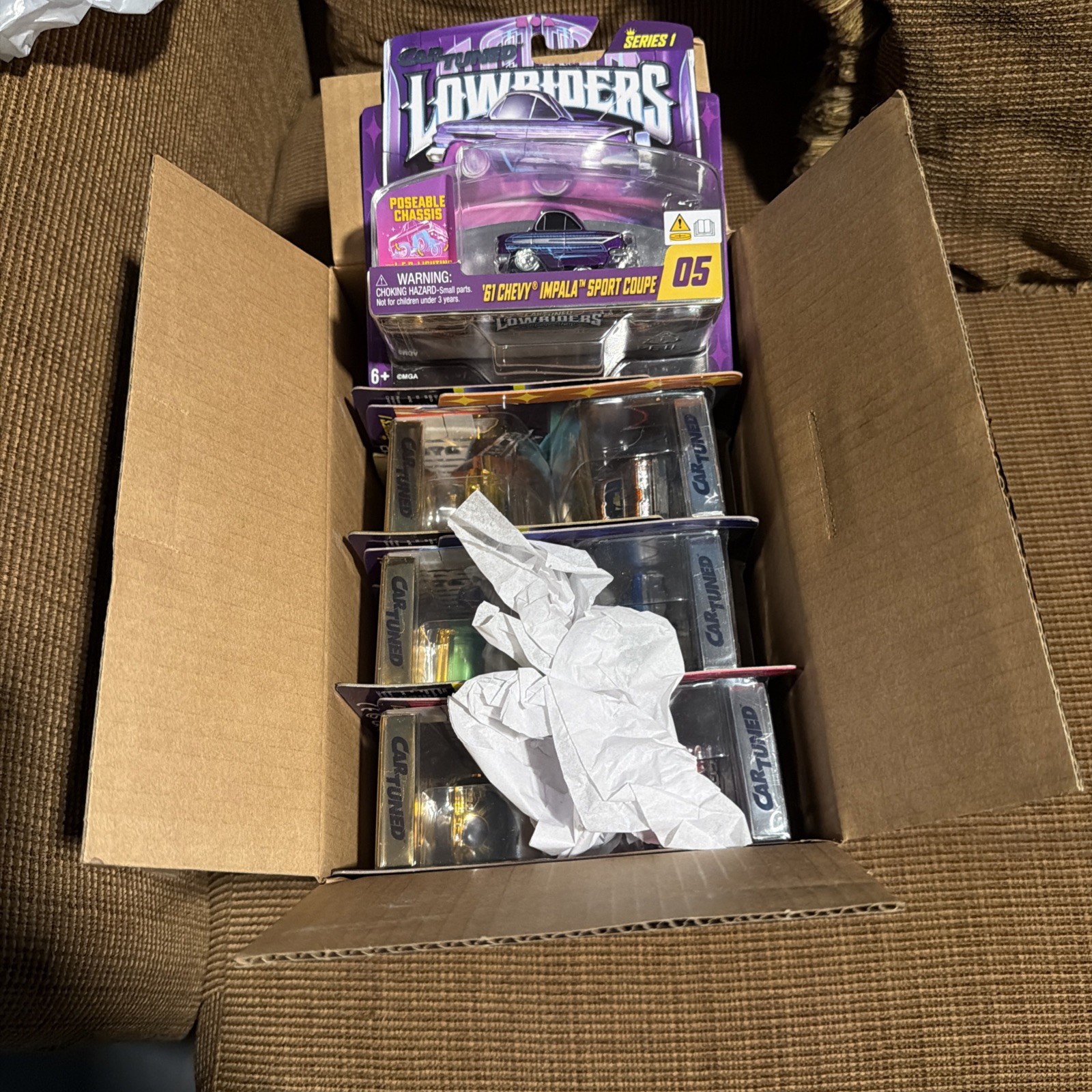 CarTuned 1:64 Lowriders SHOW GLOW Series 1 Assortment 8 Car Set