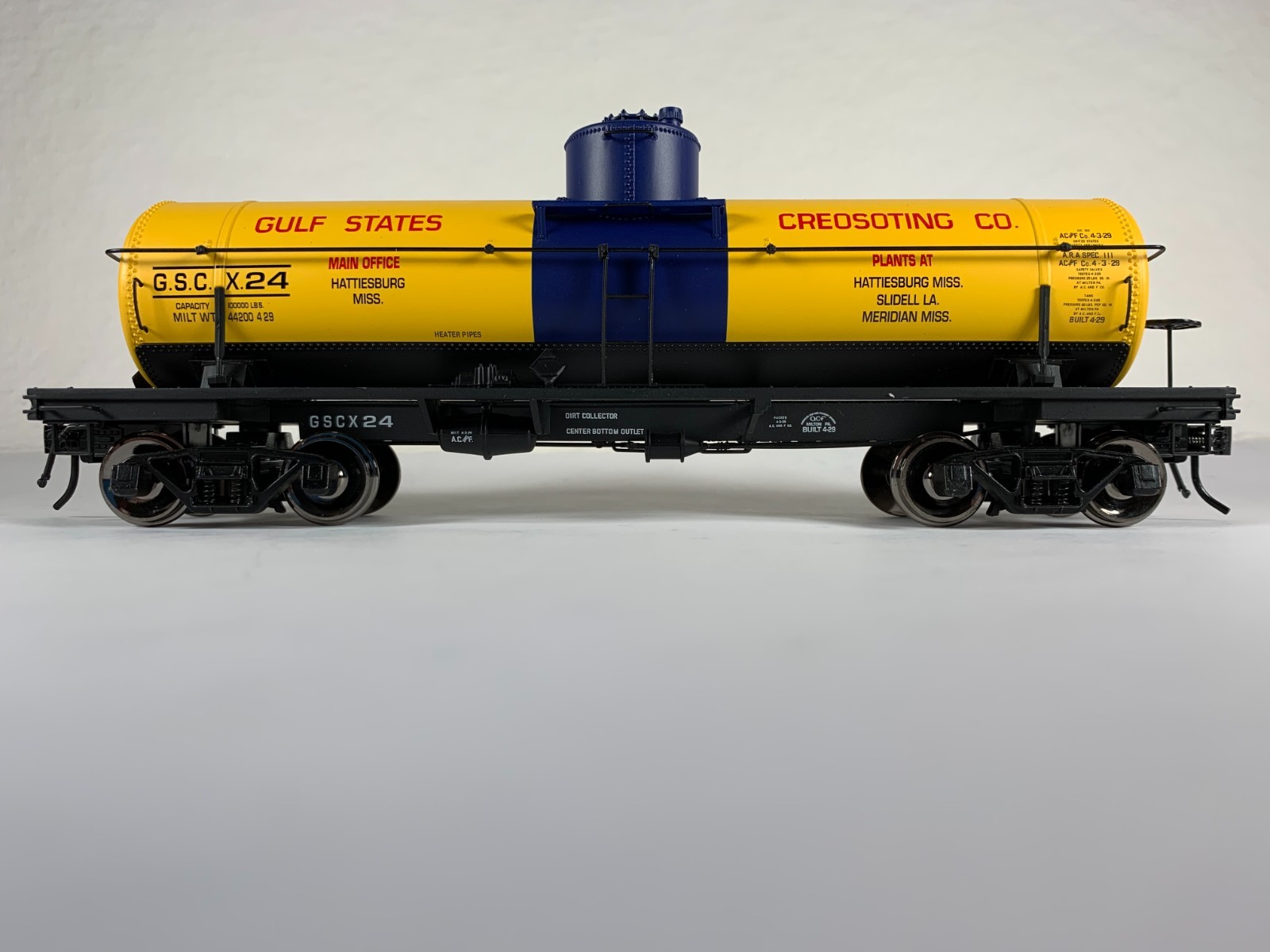 ATLAS \'O\' 2-RAIL #9642-1, GULF STATES CREOSOTING 8,000 GALLON TANK CAR #24, OB