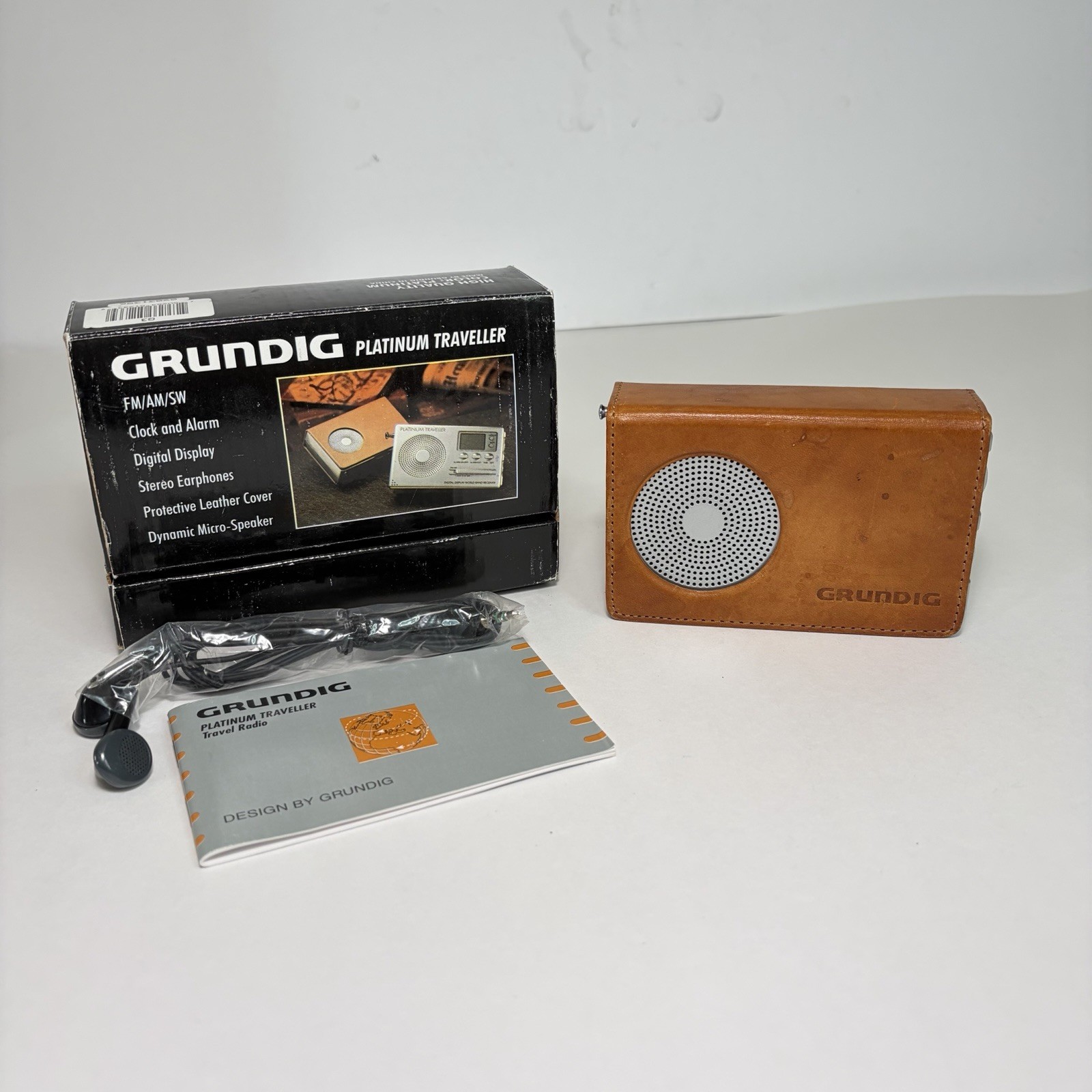 Vintage Grundig Platinum Traveller AM/FM Radio Tested Working