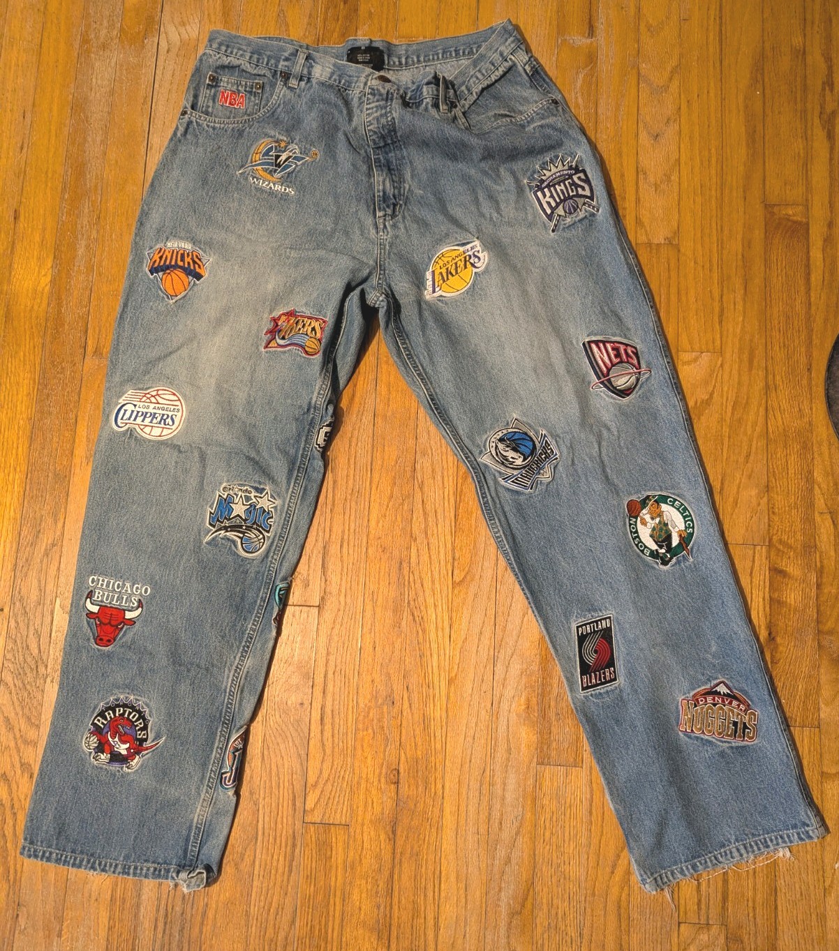 UNK NBA Jeans Men's Size 40 Machine Sewn NBA Logos on Denim VINTAGE UNK NBA Jeans Men's Size 40 Machine Sewn NBA Logos on Denim VINTAGE