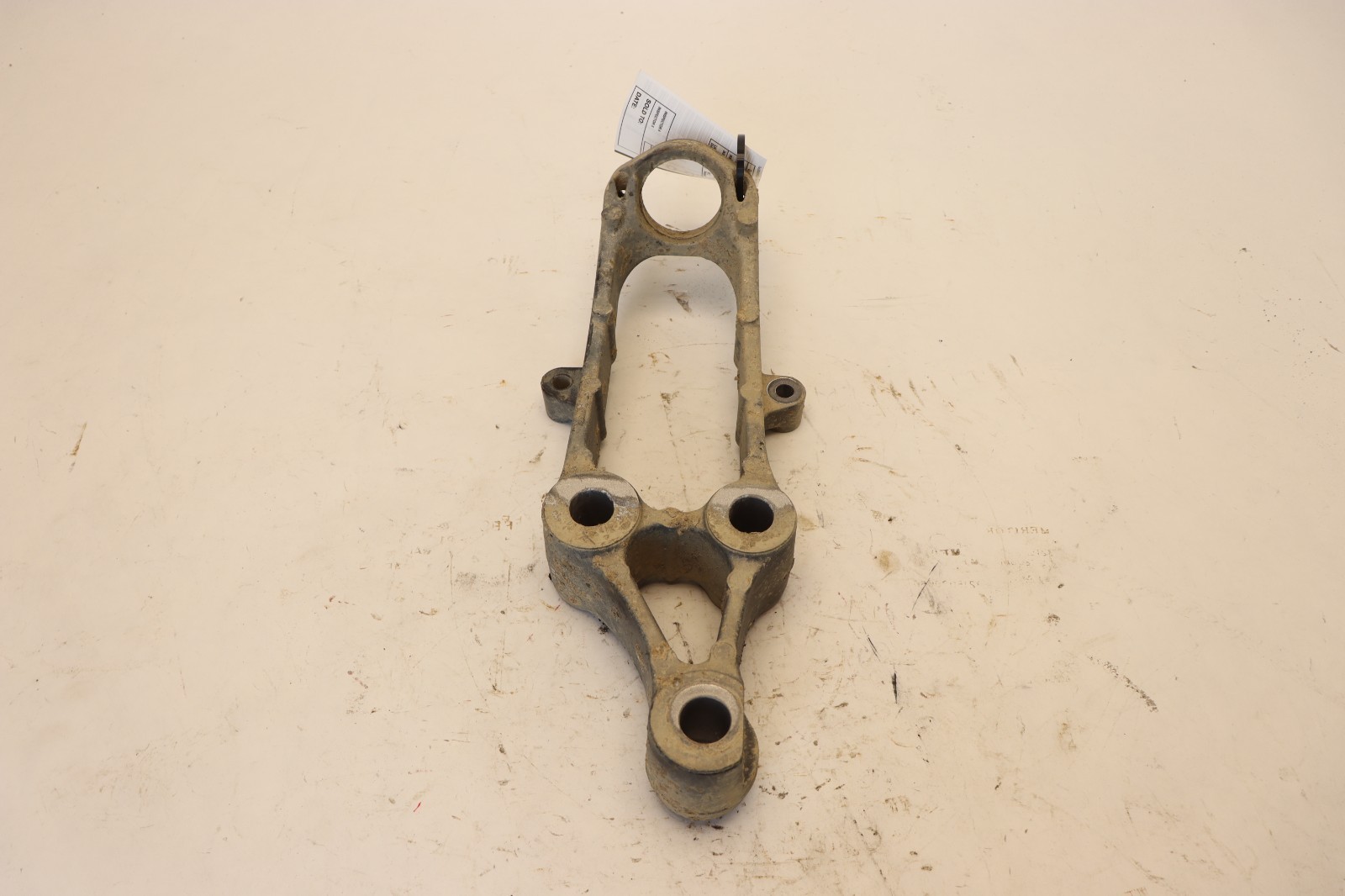 2018-2024 MACK ANTHEM MP8 RIGHT SIDE RADIATOR SUPPORT BRACKET MOUNT 20976567 OEM 2018-2024 MACK ANTHEM MP8 RIGHT SIDE RADIATOR SUPPORT BRACKET MOUNT 20976567 OEM
