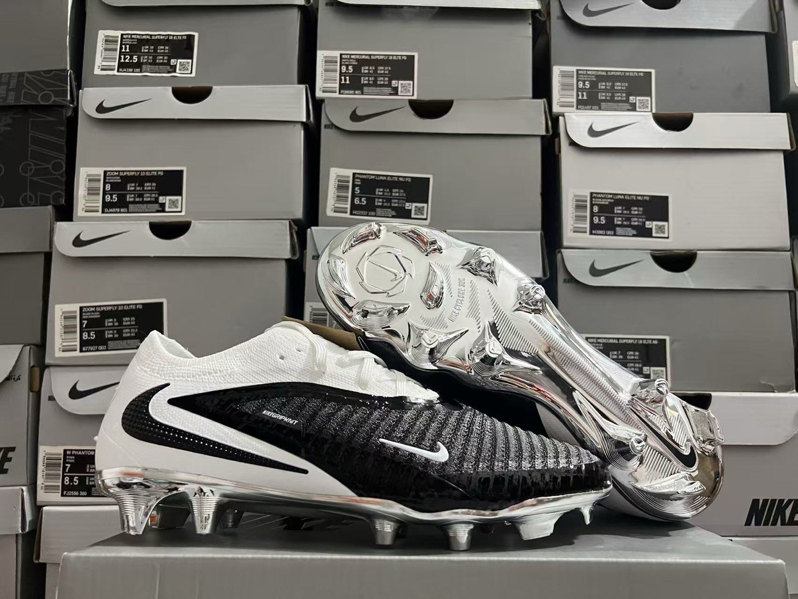 Nike Phantoms Elite FG Sizes 4-11.5 Available Nike Phantoms Elite FG Sizes 4-11.5 Available
