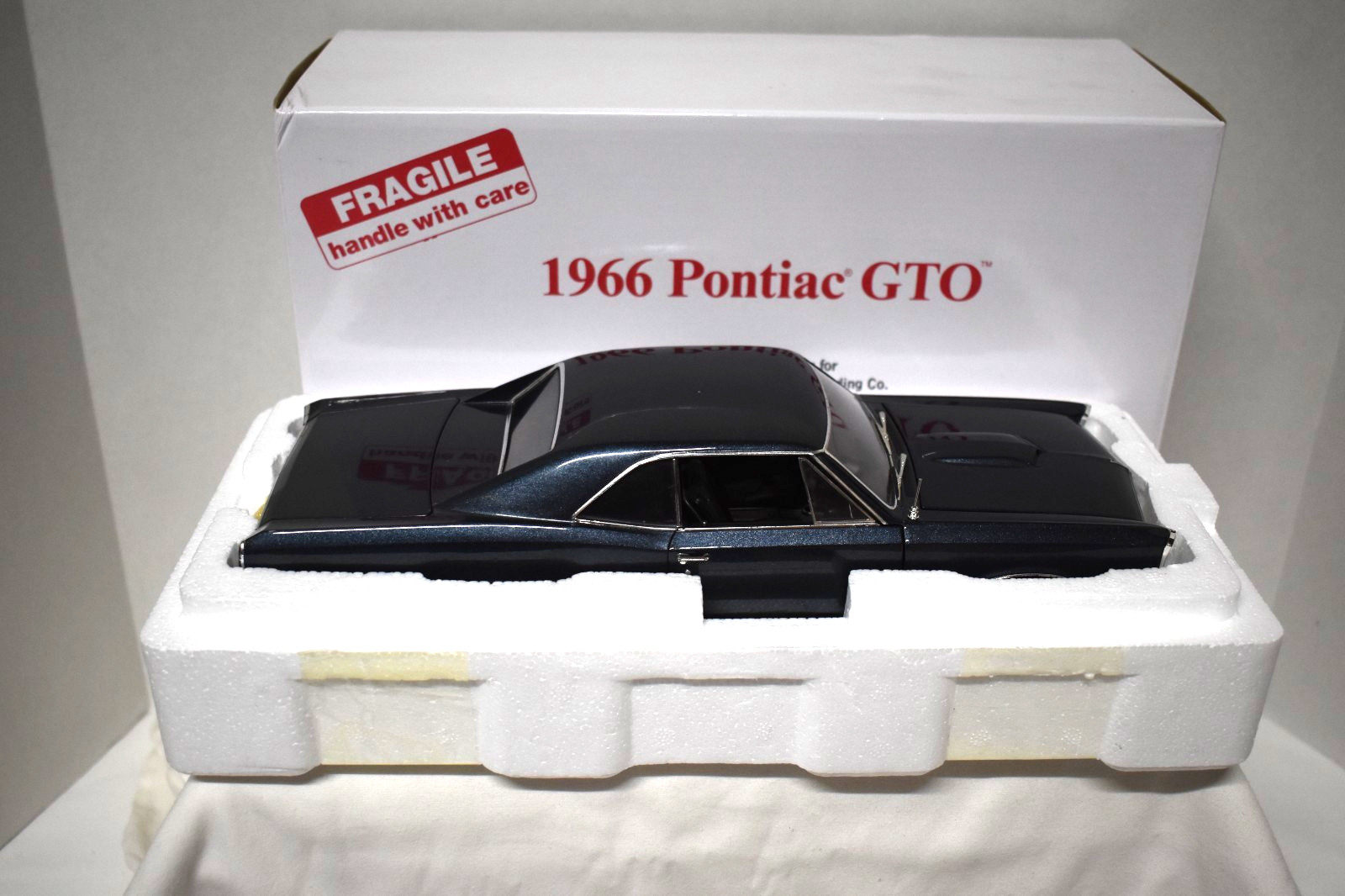 Danbury Mint By Acme Trading 1:18 1966 Pontiac GTO Blue #479 Danbury Mint By Acme Trading 1:18 1966 Pontiac GTO Blue #479