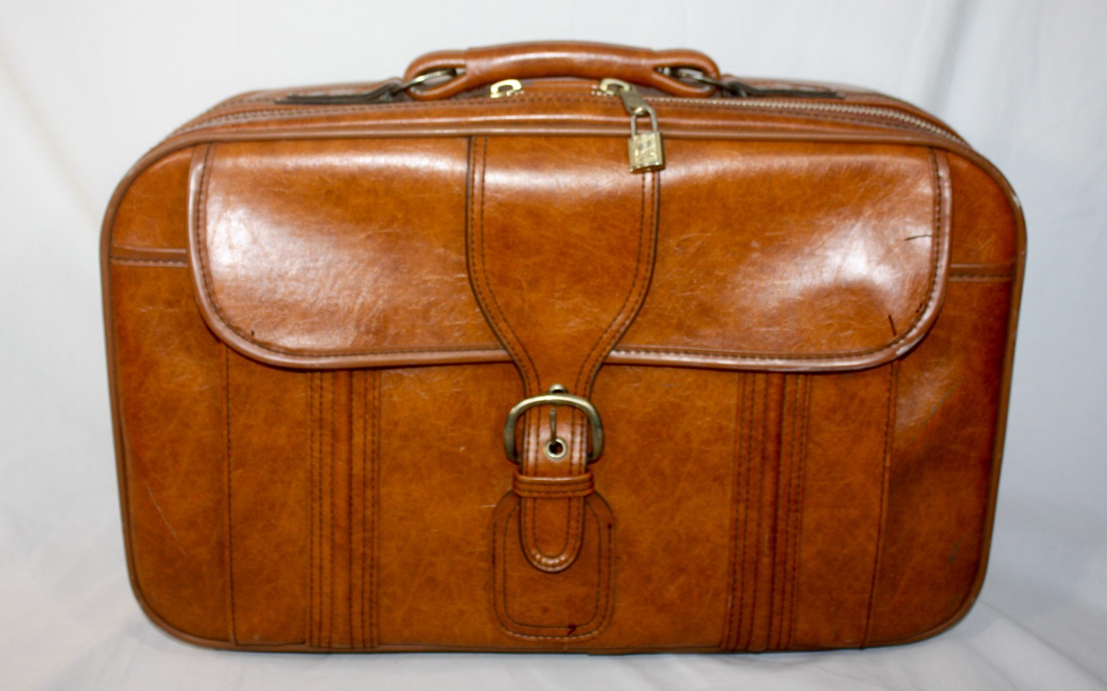 Vintage Faux Brown Leather Travel Case Overnight Luggage Bag Taiwan Vintage Faux Brown Leather Travel Case Overnight Luggage Bag Taiwan