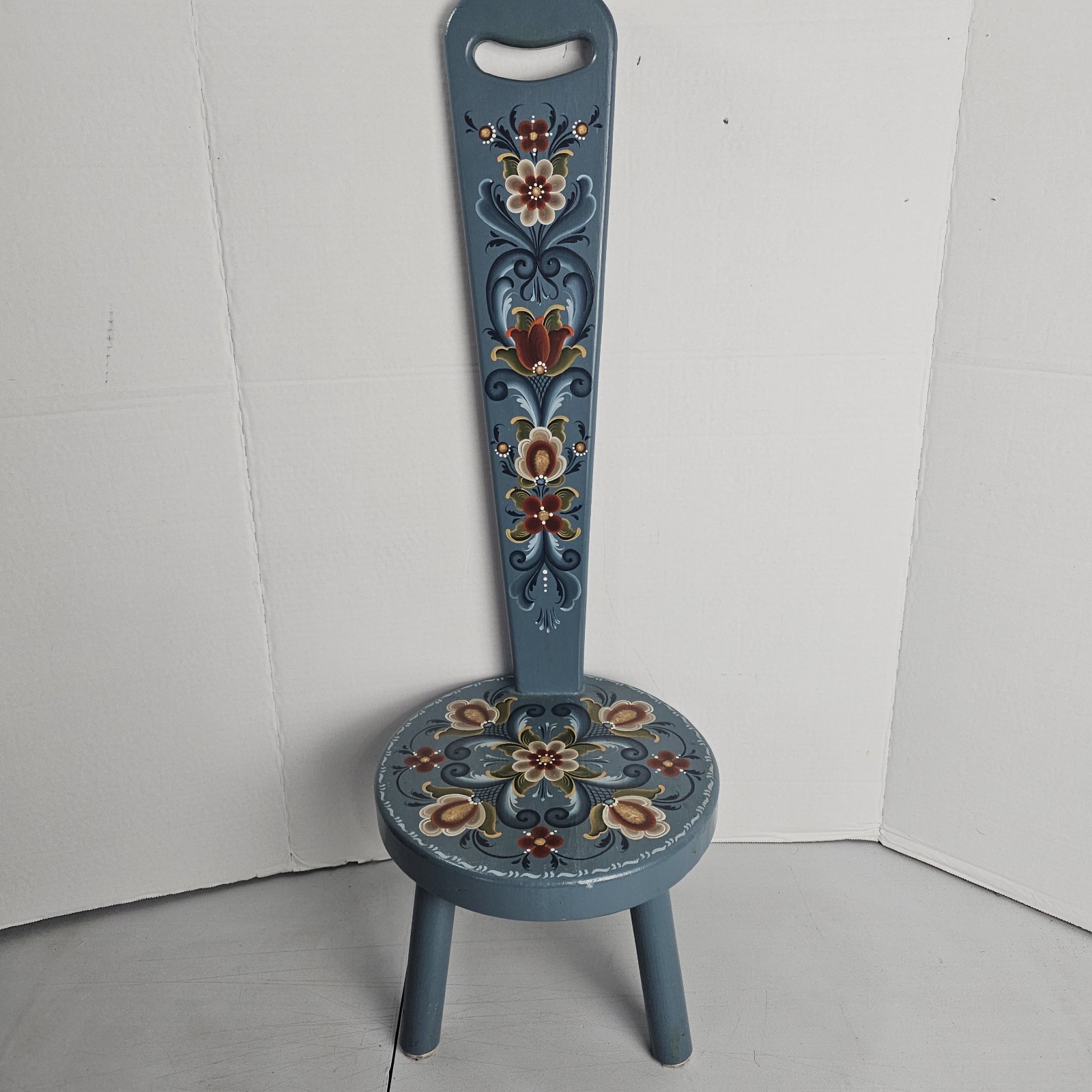 Vintage 90s Rosemaling Hand Painted Pouting Chair Patty Tofsland Norwegian Folk
