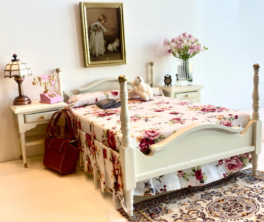 3 pcs set 1:12 furniture set miniature bedroom Bed with 2 bedside night Tables 3 pcs set 1:12 furniture set miniature bedroom Bed with 2 bedside night Tables